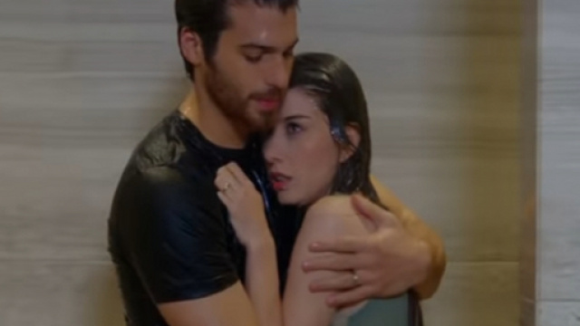 Bitter Sweet, spoiler dell&rsquo;8 agosto: Ferit stringe tra le sue braccia Nazli