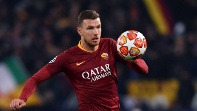 Edin Dzeko con la maglia della Roma