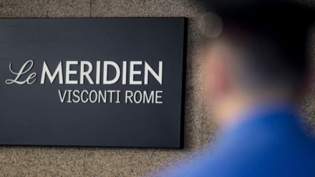 Accertamenti dei Ris nella stanza d'albergo dove alloggiavano i due americani: trovati un altro coltello, impronte e tracce ematiche.