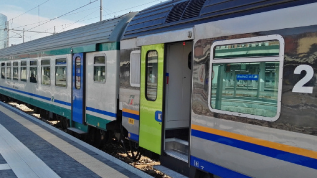 Brindisi, tragedia alla stazione di Cisternino: uomo travolto e ucciso da un treno, si tratterebbe di gesto volontario