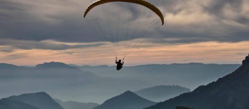 Muere un youtuber al no abrirse el paraca&iacute;das