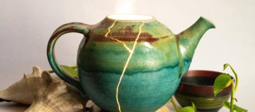 Tetera restaurada con la t&eacute;cnica japonesa del Kintsugi