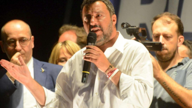 Crisi di governo, Salvini vuole le elezioni il 13 ottobre: 'MI candido Premier'