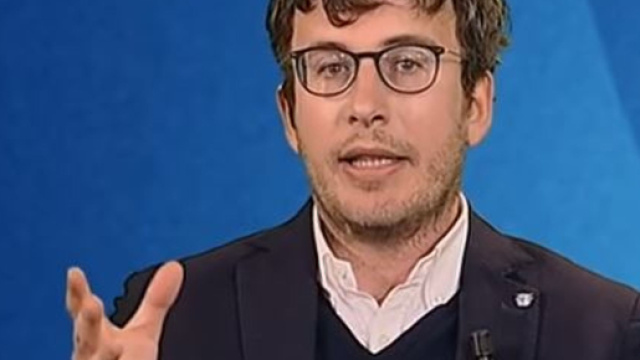Il filosofo Diego Fusaro si &egrave; detto deluso della possibile crisi di governo.