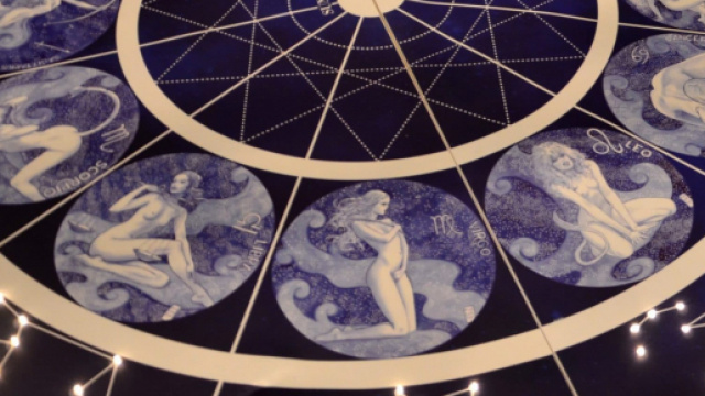 Previsioni astrali di sabato 10 agosto: un week-end positivo per Pesci e Bilancia