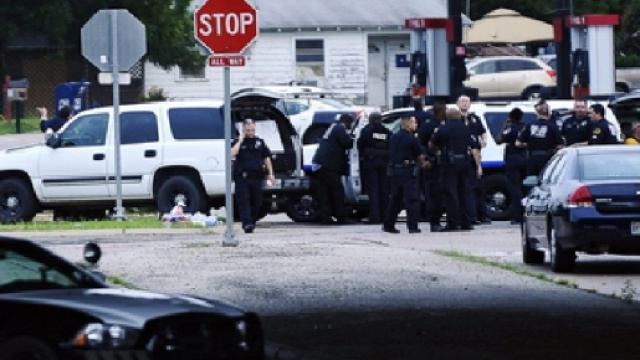 Usa, sparatoria in un centro commerciale in Texas: cinque morti.