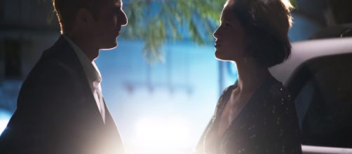 Josiane n&atilde;o aceita confirmar &aacute;libi de R&eacute;gis. (Reprodu&ccedil;&atilde;o/ TV Globo)