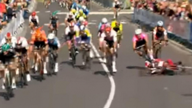 La caduta di Bouhanni al Gp Fourmies
