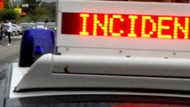Lecce, auto tampona un tir e rimane incastrata sotto al mezzo: muore una 57enne