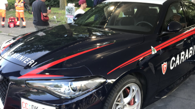 Napoli, prende a pugni un bancomat e aggredisce i carabinieri: arrestato un 18enne