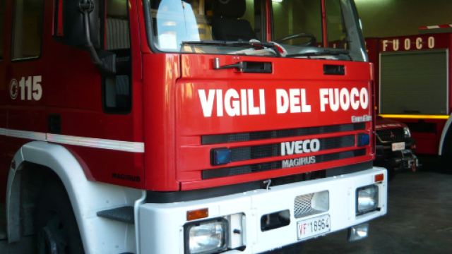 Brindisi, va a fuoco un appartamento in pieno centro: nessun ferito