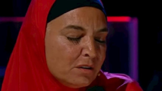 Sin&egrave;ad O' Connor si esibisce su RTE con 'Nothing Compares 2 U'