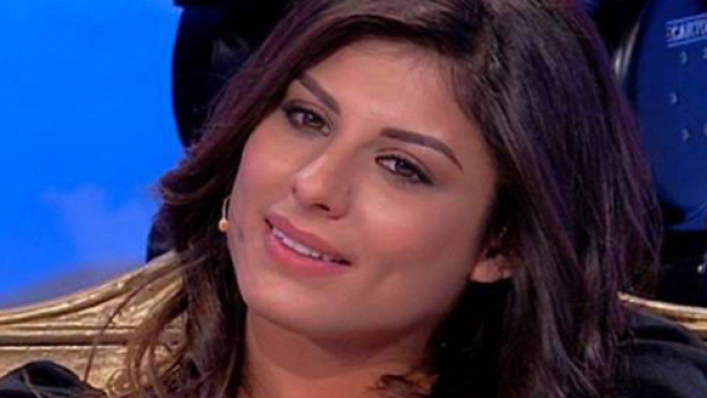 Giulia Cavagli&agrave;, ex di Uomini e Donne, ammette il ritocco al naso e posa con Francesco Sole.