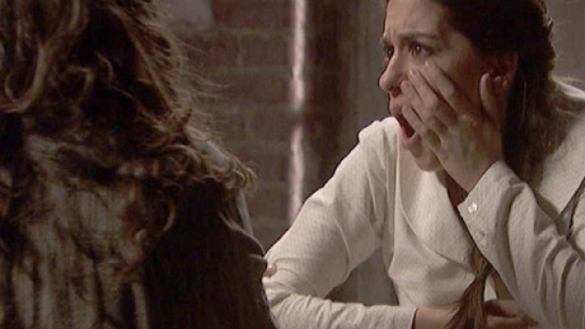 Il Segreto, spoiler: Elsa viene arrestata e torturata a causa di Antolina