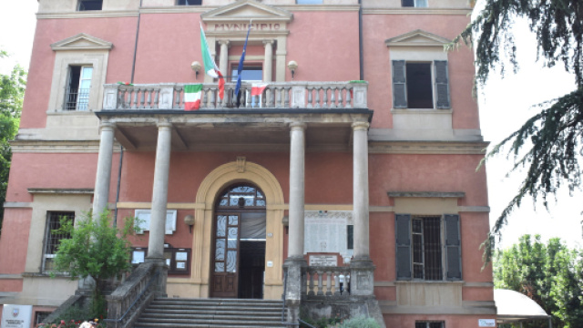 Bibbiano, altre testimonianze: 'Mia figlia portata via di peso'