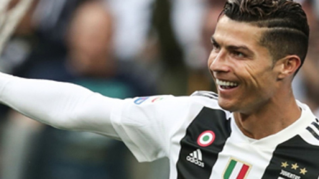 Cristiano Ronaldo commosso: 'Mio padre non &egrave; riuscito a vedere cosa sono diventato'