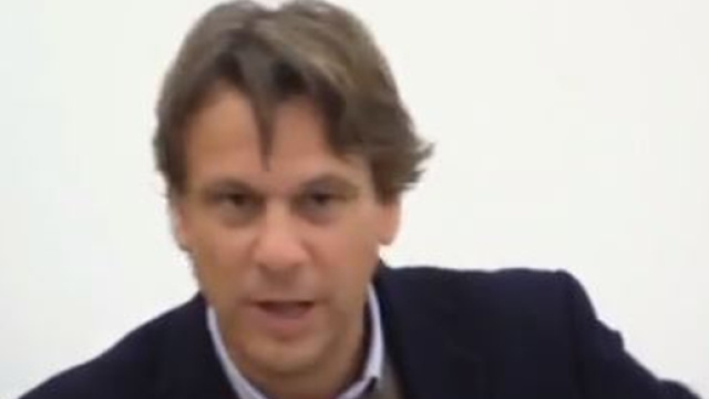 Nicola Porro definisce inciucio la possibile intesa in Umbria tra Pd e M5S.