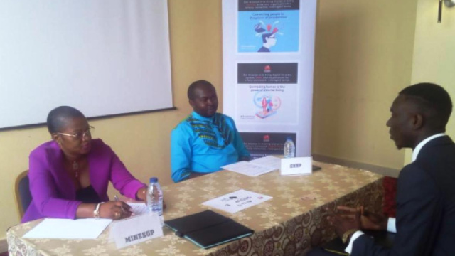 Un candidat de Seeds For the Future &agrave; l'examen oral (c) Odile Pahai