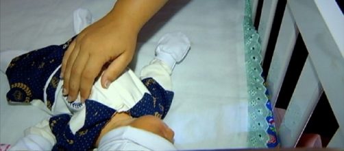 Gr&aacute;vida d&aacute; &agrave; luz e recebe apenas um beb&ecirc; ap&oacute;s exames mostrarem gesta&ccedil;&atilde;o de g&ecirc;meos. (Reprodu&ccedil;&atilde;o/TV Anhanguera)