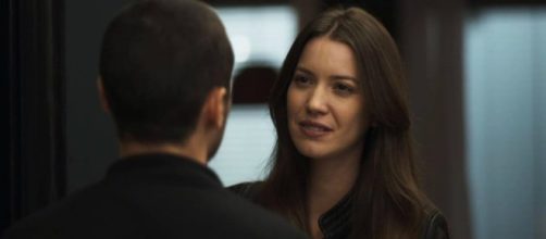 Fabiana em di&aacute;logo com Camilo em "A Dona do Peda&ccedil;o". (Reprodu&ccedil;&atilde;o/TV Globo)