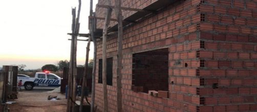 PMs fazem mutir&atilde;o durante a folga para construir casa para mulher que cuida de duas filhas e pai doente. (Reprodu&ccedil;&atilde;o/Arquivo Pessoal)