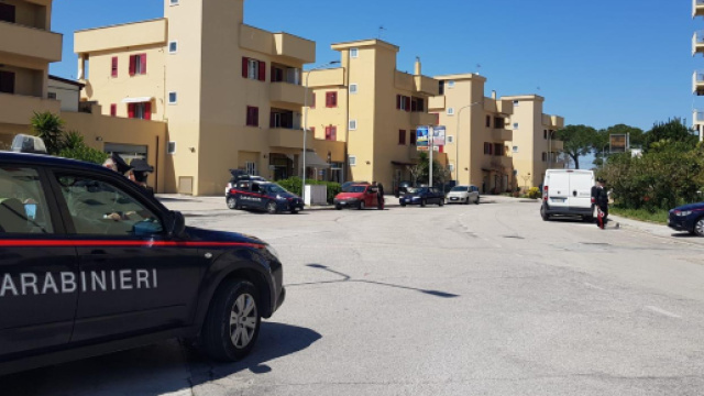Un anziano spara alla badante e poi si uccide ad Albenga in Liguria.