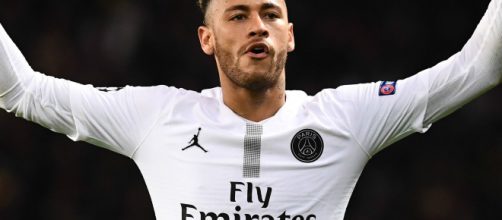 Neymar comunica al PSG que su futuro est&aacute; en Par&iacute;s.