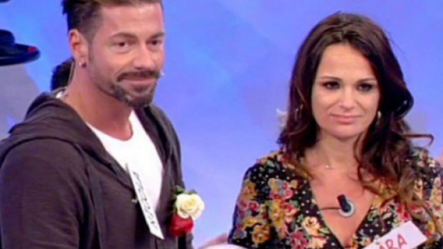 Uomini e Donne: Jara e Nicola annunciano che il loro bambino sar&agrave; un maschietto