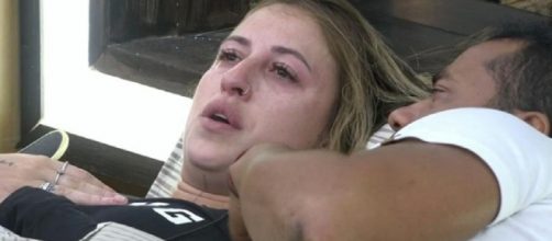 Bif&atilde;o chora e dispara sobre Tati Dias: 'odeio gente falsa'. (Reprodu&ccedil;&atilde;o/RecordTV)