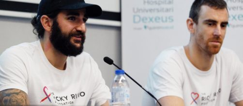 Ricky Rubio y V&iacute;ctor Claver durante la presentaci&oacute;n de la nueva sala.