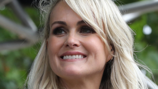 EXCLU VOICI &ndash; Laeticia Hallyday de nouveau en couple : elle a ... - voici.fr