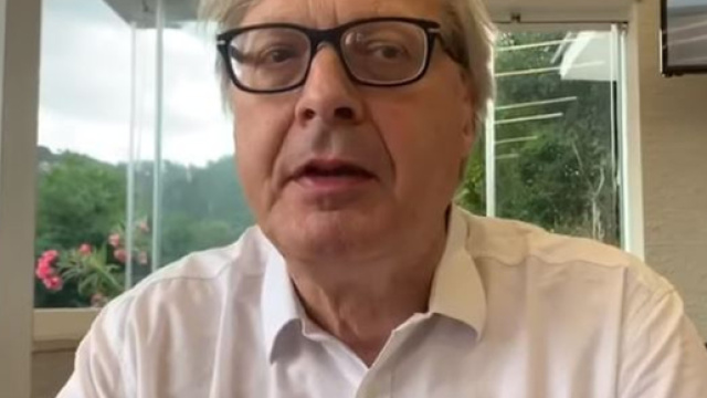 Vittorio Sgarbi analizza la situazione relativa al governo