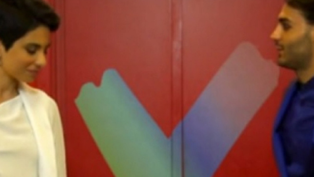 Amici Celebrities, spoiler 1&deg; appuntamento: la prima manche vinta dai blu, la seconda dai bianchi