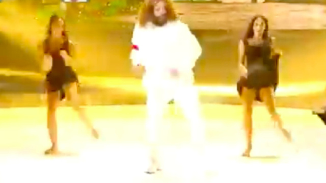 Amici Celebrities, 1^ puntata: per i Bianchi eliminato Martin Castrogiovanni