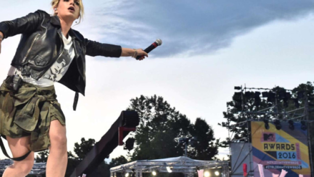 Emma Marrone durante un concerto