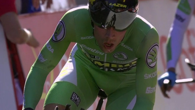 Primoz Roglic impegnato alla Vuelta Espana.