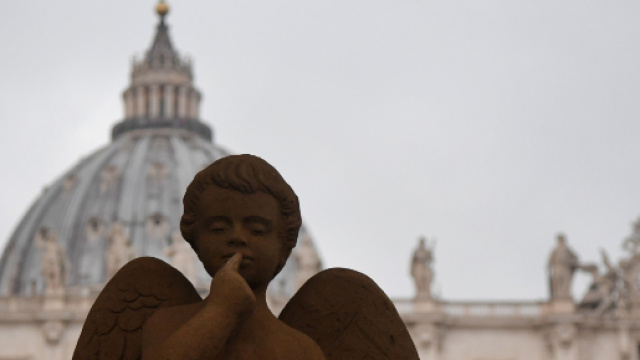 Vaticano, inchiesta per abusi: molestie anche nella sacrestia di San Pietro | fanpage.it