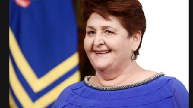 Teresa Bellanova intervistata a Da noi...a ruota libera: la sua storia commuove tutti