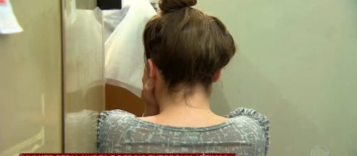 Mulher &eacute; presa por extorquir homens ap&oacute;s receber fotos &iacute;ntimas. (Reprodu&ccedil;&atilde;o/Record TV)