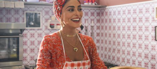 Para roubar receitas de bolos de Maria de Paz, Fabiana passa a coagir funcion&aacute;rios. (Reprodu&ccedil;&atilde;o/TV Globo)