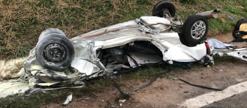 Ve&iacute;culo ficou totalmente destru&iacute;do. (Reprodu&ccedil;&atilde;o/ TV Globo)