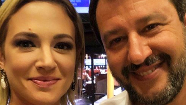 A Live Non &egrave; la D'Urso ieri doppia lite di Salvini: prima con Asia Argento, poi con Alba Parietti. Con Argento infine fa il selfie della pace.