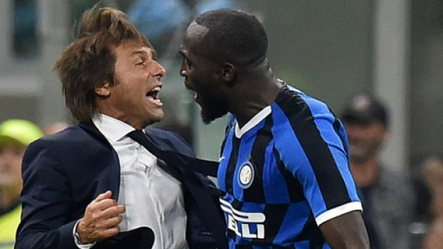 Conte e Lukaku, la grande esultanza dopo il gol del 2-0 al Milan realizzato dal centravanti belga