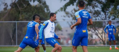 Cear&aacute; e Cruzeiro querem espantar m&aacute; fase. (Reprodu&ccedil;&atilde;o/Instagram/@cruzeiro)