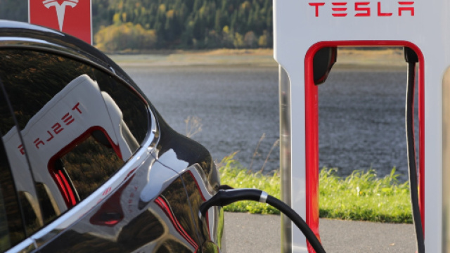 Tesla : Elon Musk veut cr&eacute;er des batteries capables de tenir 1,5 ... - journaldugeek.com