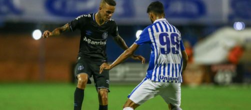 Ava&iacute; e Gr&ecirc;mio duelam em Porto Alegre. (Lucas Uebel/Gr&ecirc;mio)