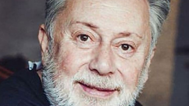 Lele Mora ha un tumore maligno: lo scopre durante un'intervista.