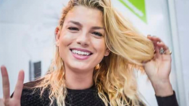 Emma Marrone lascia l'ospedale e rassicura i fan: '&Egrave; andata, piango di gioia finalmente'.