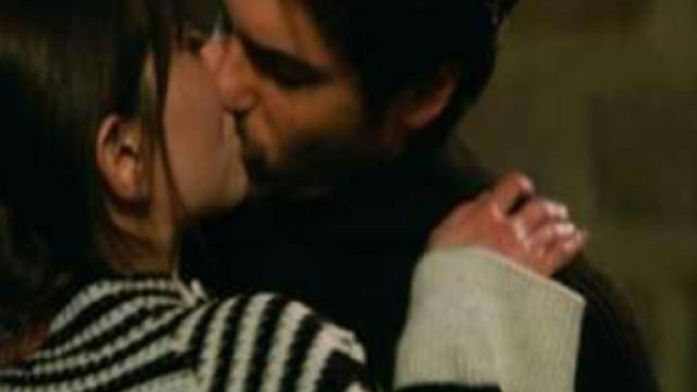 Bitter Sweet, trama del 4 settembre: scoppia la passione tra Nazli e Ferit