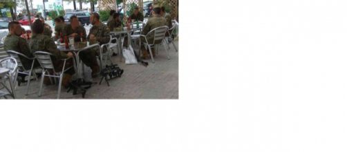 La foto pol&eacute;mica de los militares tomando cerveza viralizada por Rufi&aacute;n